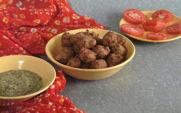 Картинка еда мясные+блюда мясо помидоры соус