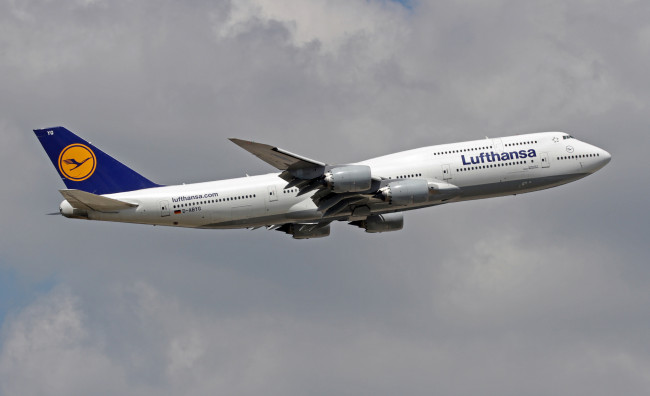 Обои картинки фото boeing 747-830, авиация, пассажирские самолёты, авиалайнер