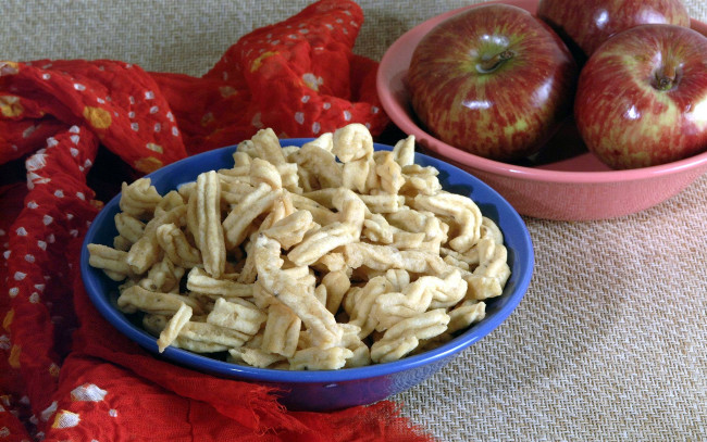 Обои картинки фото еда, пирожные,  кексы,  печенье, яблоки, кухня, индийская, печенье