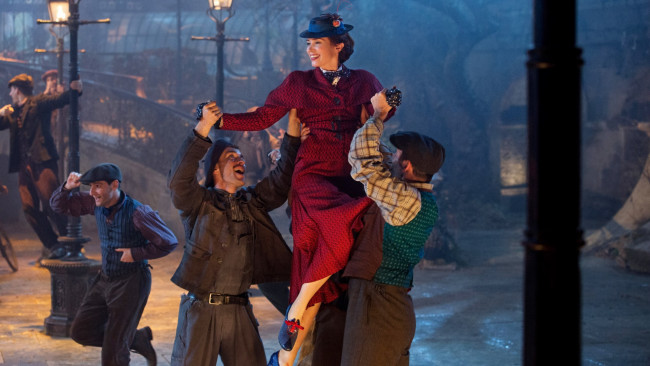 Обои картинки фото mary poppins returns , 2019, кино фильмы, mary poppins returns, мэри, поппинс, возвращается, mary, poppins, returns, мюзикл, фэнтези, эмили, блант
