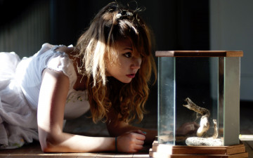 Картинка девушки -+блондинки +светловолосые блондинка платье пол змея