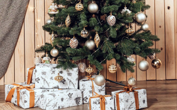 Картинка праздничные ёлки подарки елка шарики игрушки