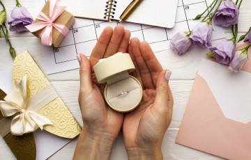 Картинка праздничные подарки+и+коробочки эустома подарки кольцо