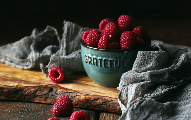 Обои картинки фото еда, малина, спелая, ягоды