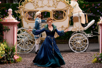 Картинка disenchanted+||+2022 кино+фильмы disenchanted зачарованная вторая часть мюзикл фэнтези мелодрама комедия эми адамс amy adams giselle author invictus