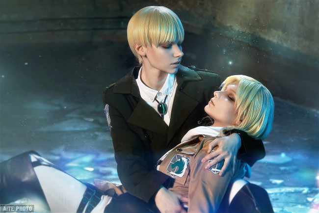 Обои картинки фото девушки, симонет секунова, костюмы, образы