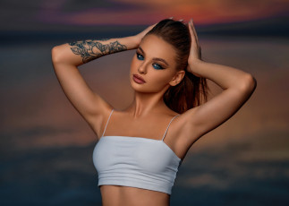 Картинка девушка+-+girl девушки -+лица +портреты девушка женщина брюнетка темноволосая сексуальная модель звезда позирует разная обувь верхняя стильная одежда нижнее эротическое бельё трусы лифчик колготки чулки аксессуары макияж и множество элементов на фотографии