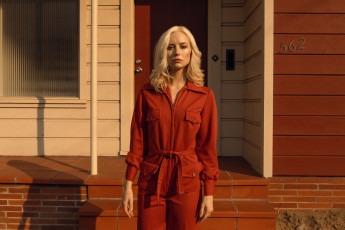 Картинка девушка+-+girl девушки -+блондинки +светловолосые девушка женщина блондинка светловолосая сексуальная модель звезда позирует разная обувь верхняя стильная одежда нижнее эротическое бельё трусы лифчик колготки чулки аксессуары макияж и множество элементов на фотографии