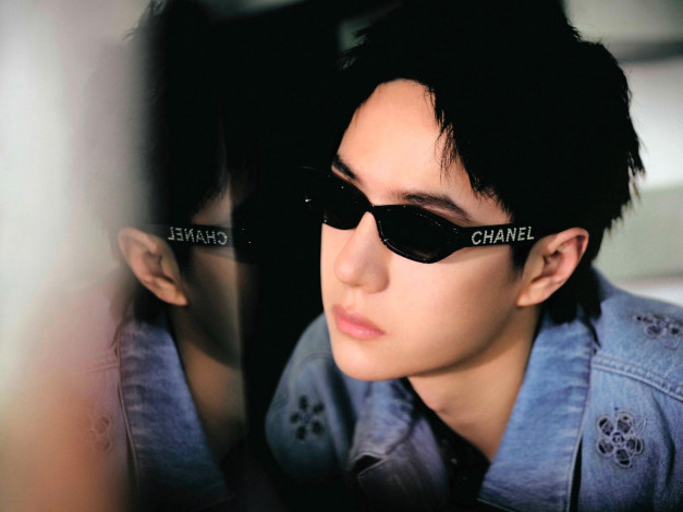 Обои картинки фото мужчины, wang yi bo, лицо, очки