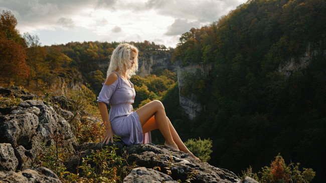 Обои картинки фото девушка - girl, девушки, - блондинки,  светловолосые, девушка, женщина, блондинка, светловолосая, сексуальная, модель, звезда, позирует, попа, грудь, ножки, разная, обувь, верхняя, стильная, одежда, нижнее, эротическое, бельё, трусы, лифчик, колготки, чулки, аксессуары, макияж, и, множество, элементов, на, фотографии