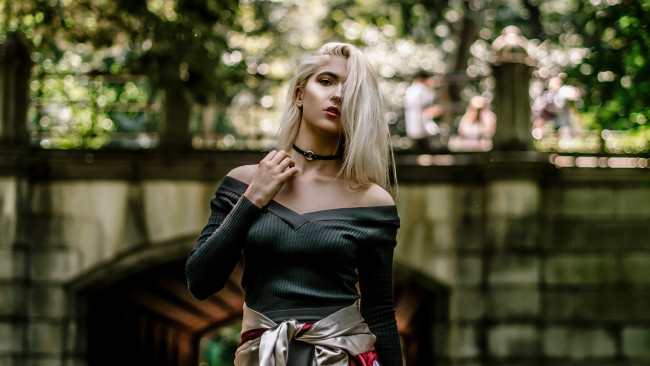 Обои картинки фото девушка - girl, девушки, - блондинки,  светловолосые, девушка, женщина, блондинка, светловолосая, сексуальная, модель, звезда, позирует, разная, обувь, верхняя, стильная, одежда, нижнее, эротическое, бельё, трусы, лифчик, колготки, чулки, аксессуары, макияж, и, множество, элементов, на, фотографии