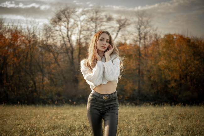 Обои картинки фото девушка - girl, девушки, - брюнетки,  шатенки, девушка, женщина, шатенка, темноволосая, сексуальная, модель, звезда, позирует, разная, обувь, верхняя, стильная, одежда, нижнее, эротическое, бельё, трусы, лифчик, колготки, чулки, аксессуары, макияж, и, множество, элементов, на, фотографии