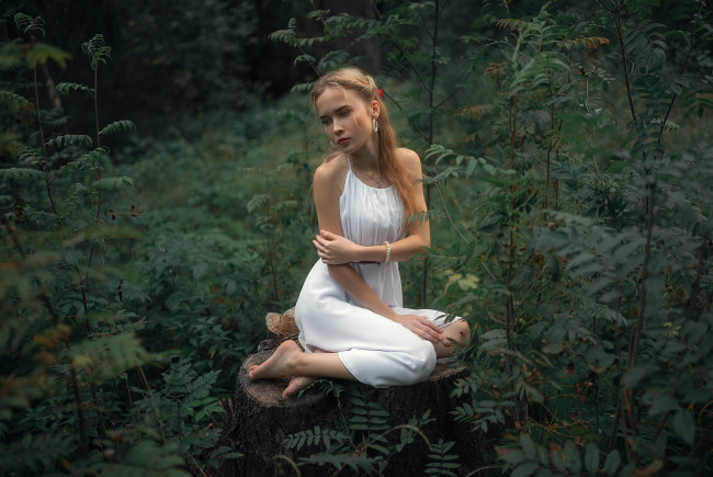 Обои картинки фото девушка - girl, девушки, - блондинки,  светловолосые, девушка, женщина, шатенка, темноволосая, сексуальная, модель, звезда, позирует, разная, обувь, верхняя, стильная, одежда, нижнее, эротическое, бельё, трусы, лифчик, колготки, чулки, аксессуары, макияж, и, множество, элементов, на, фотографии