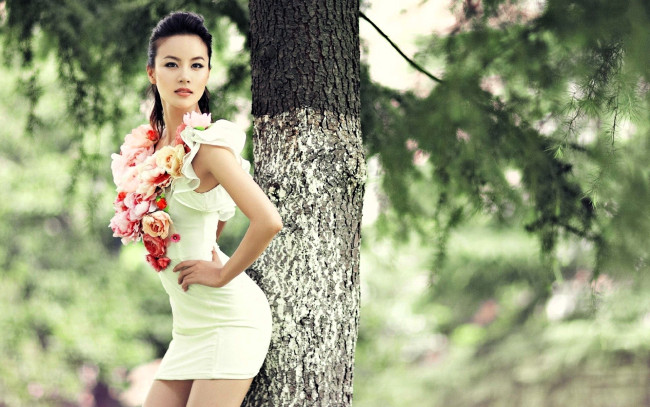Обои картинки фото девушки, - азиатки, брюнетка, платье, цветы, дерево