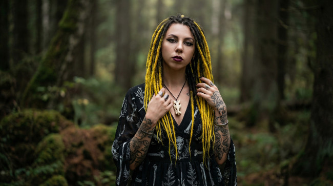 Обои картинки фото красивая девушка, девушки, - лица,  портреты, девушка, женщина, разноцветная, сексуальная, модель, звезда, позирует, разная, обувь, верхняя, стильная, одежда, нижнее, эротическое, бельё, трусы, лифчик, аксессуары, макияж, колготки, чулки, и, множество, элементов, на, фотографии