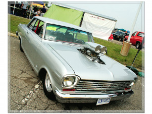 Картинка автомобили выставки уличные фото