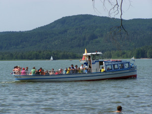 Картинка корабли другое катер люди гора река