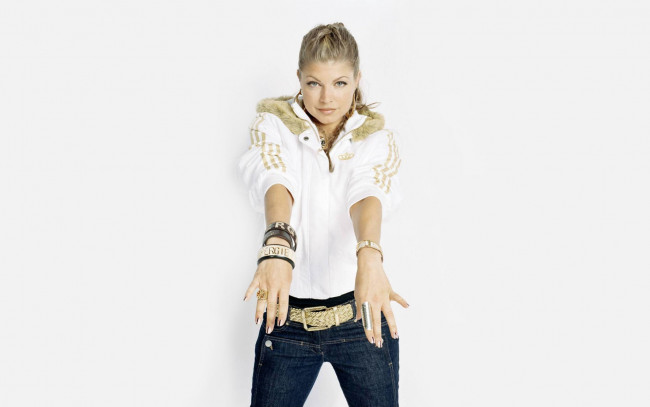 Обои картинки фото stacy, ferguson, музыка, fergie, браслеты, кольца