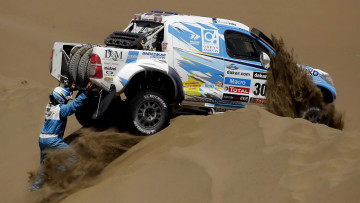 Картинка спорт авторалли гонки песок