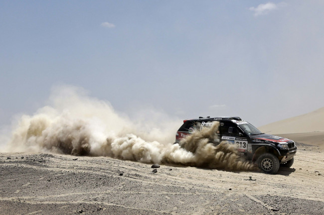 Обои картинки фото спорт, авторалли, x5, paris, dakar, дакар, авто, Черный, пыль, bmw