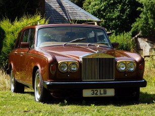 Картинка автомобили rolls-royce break shooting shadowii silver красный