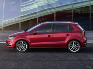 обоя автомобили, volkswagen, polo, tsi, bluemotion, 5-door, typ, 6r, 2014, красный