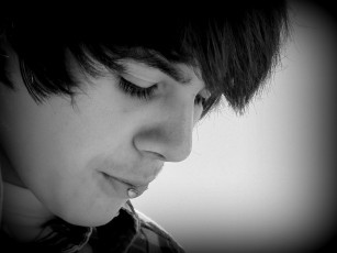 Картинка мужчины -+unsort парень челкастый чёрно-белая