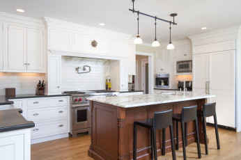 Картинка интерьер кухня стулья стол