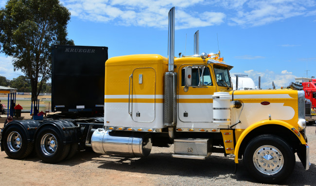 Обои картинки фото peterbilt, автомобили, motors, company, сша, седельные, тягачи, классические, грузовики