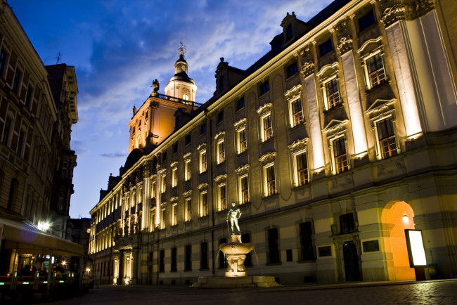 Обои картинки фото wroclaw,  poland, города, - здания,  дома, здание, окна, стена, вечер
