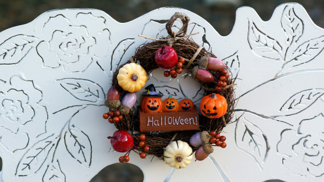 Обои картинки фото праздничные, хэллоуин, венок, надпись