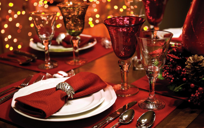 Обои картинки фото праздничные, сервировка, салфетка, бокалы, приборы