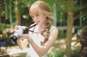 Картинка девушки -unsort+ азиатки браслет коса фотоаппарат камера азиатка блондинка