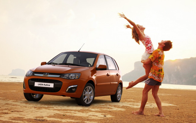 Обои картинки фото автомобили, ваз, парень, хэтчбек, пара, hatchback, лада, lada, kalina, пляж