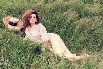 Картинка anne+hathaway+boston+common+photoshoot+2019 девушки anne+hathaway anne hathaway boston common magazine актриса певица фотосессия журнал