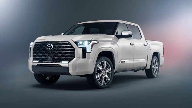 Обои картинки фото 2022 toyota tundra capstone crewmax, автомобили, toyota, tundra, capstone, crewmax, белый, пикап, студия, тойота