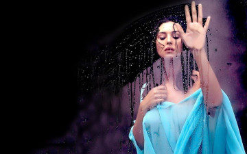 Картинка девушки monica+bellucci брюнетка актриса туника стекло