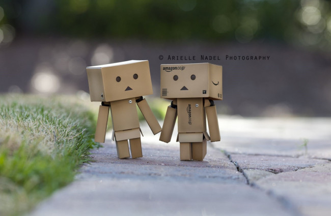 Обои картинки фото разное, данбо , danboard, коробки, человечки, дорога