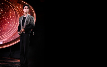 Картинка мужчины xiao+zhan актер сцена награда