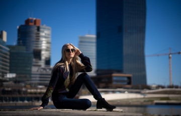 Картинка девушка+-+girl девушки -+блондинки +светловолосые девушка женщина блондинка светловолосая сексуальная модель звезда позирует разная обувь верхняя стильная одежда нижнее эротическое бельё трусы лифчик колготки чулки аксессуары макияж и множество элементов на фотографии