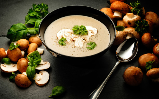 Обои картинки фото еда, первые блюда, суп, грибной, шампиньоны, базилик