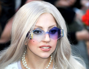 Картинка музыка lady gaga очки блондинка певица