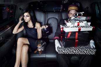 Картинка бренды chanel ленты покупки слуга авто такса коробки девушка