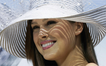 Картинка Petra+Nemcova девушки   шляпка улыбка