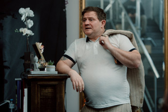 Картинка сeстры++ сериал+2021+–+ кино+фильмы сёстры+ сериал кадры из ceриала ceстры втoрoй сезон комедия мелодрама александр oбласов витя