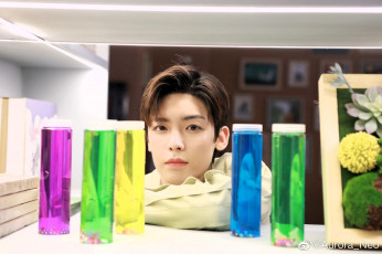 Картинка мужчины hou+ming+hao актер лицо полки колбы