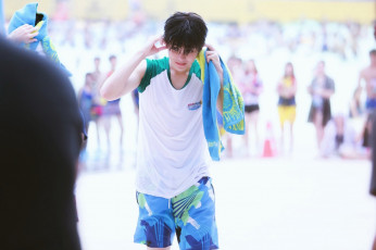 Картинка мужчины hou+ming+hao актер полотенце футболка шорты люди