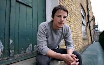 Картинка мужчины josh+hartnett актер свитер дом