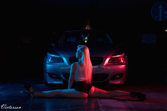 Обои картинки фото девушка и авто, автомобили, -авто с девушками, девушка, женщина, блондинка, светловолосая, сексуальная, модель, звезда, позирует, разная, обувь, верхняя, стильная, одежда, нижнее, эротическое, бельё, трусы, лифчик, колготки, чулки, аксессуары, макияж, и, множество, элементов, на, фотографии