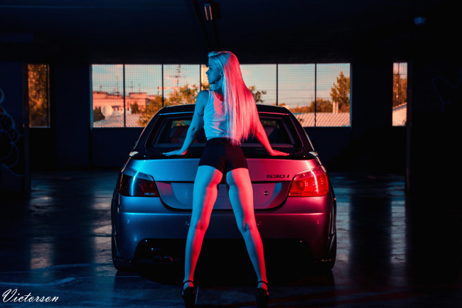 Обои картинки фото девушка и авто, автомобили, -авто с девушками, девушка, женщина, блондинка, светловолосая, сексуальная, модель, звезда, позирует, разная, обувь, верхняя, стильная, одежда, нижнее, эротическое, бельё, трусы, лифчик, колготки, чулки, аксессуары, макияж, и, множество, элементов, на, фотографии